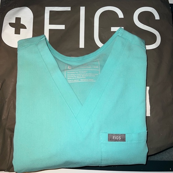 Figs Fresh Aqua Catarina Top - Picture 1 of 6